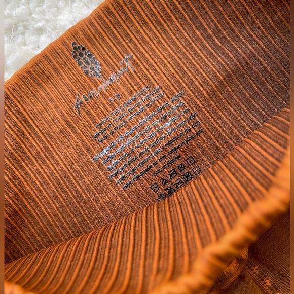 Free People Movement Good Karma Bike Shorts “Toasted Coconut” Size Small NWOT - Picture 8 of 11